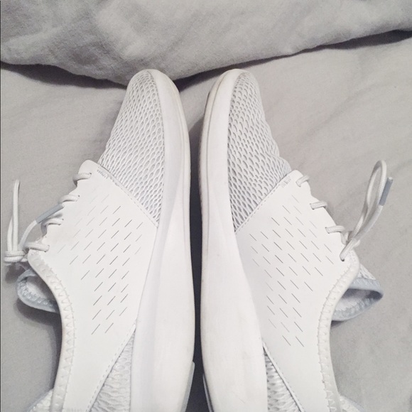 White New Balance - Picture 2 of 4